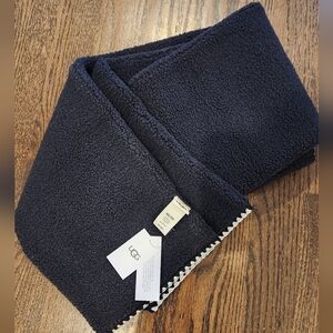NWT UGGfluff Scalloped Black Fleece Scarf